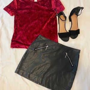 Zip up Faux leather skirt Size 6